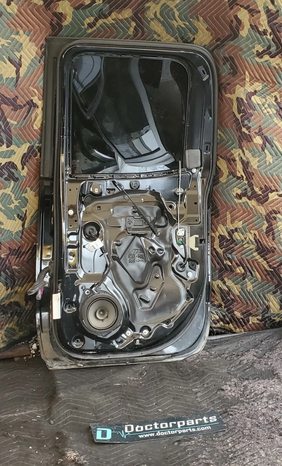 10 11 12 13 CHEVROLET SILVERADO PASSENGER/RIGHT REAR DOOR OEM - Image 2