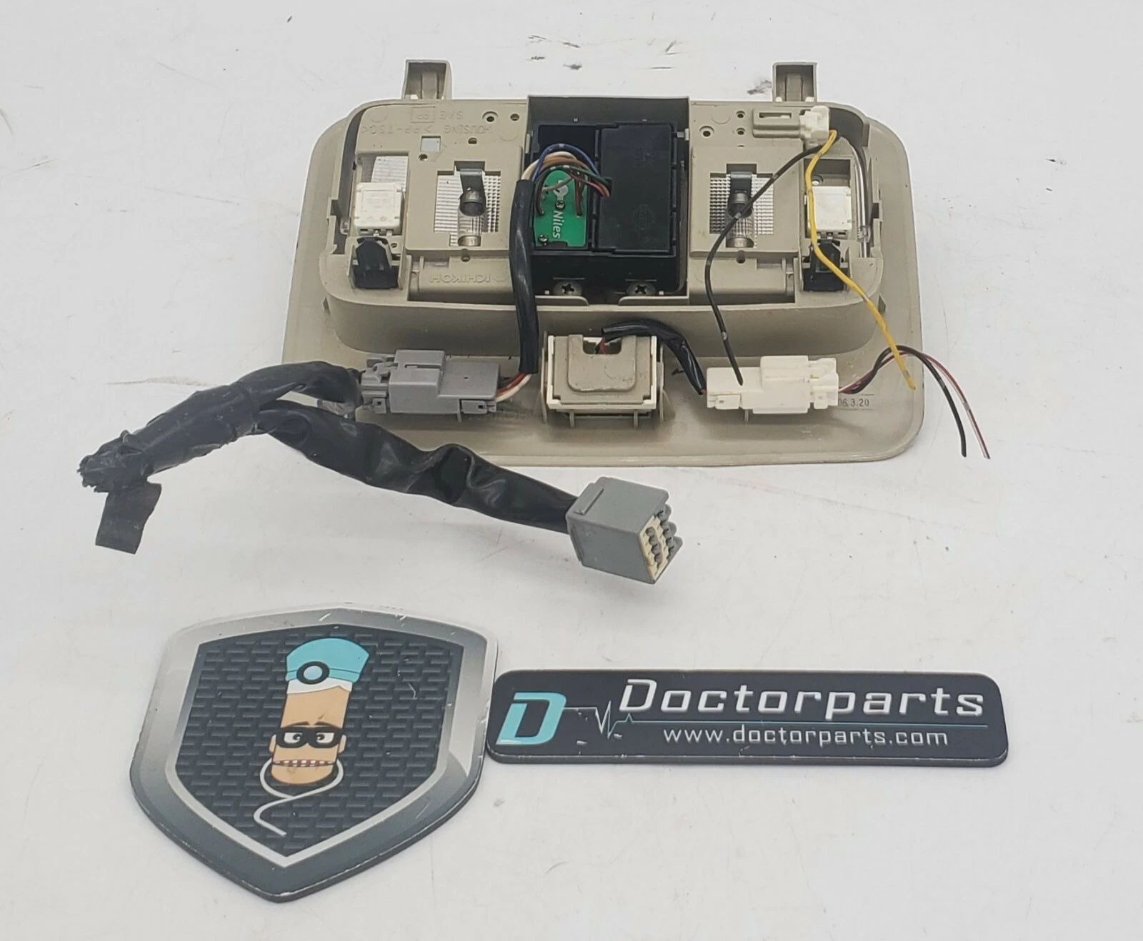 03-07 Nissan Murano OEM Overhead Console Sun Roof Dome Map Reading Light Switch - Image 2