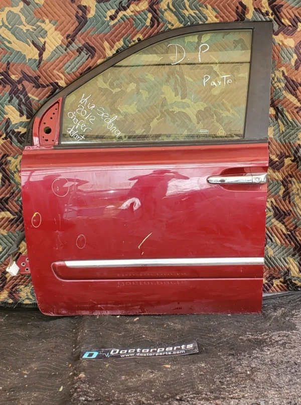 2006-2012 KIA SEDONA LEFT FRONT DRIVER DOOR RED USED OEM LOCAL PICKUP