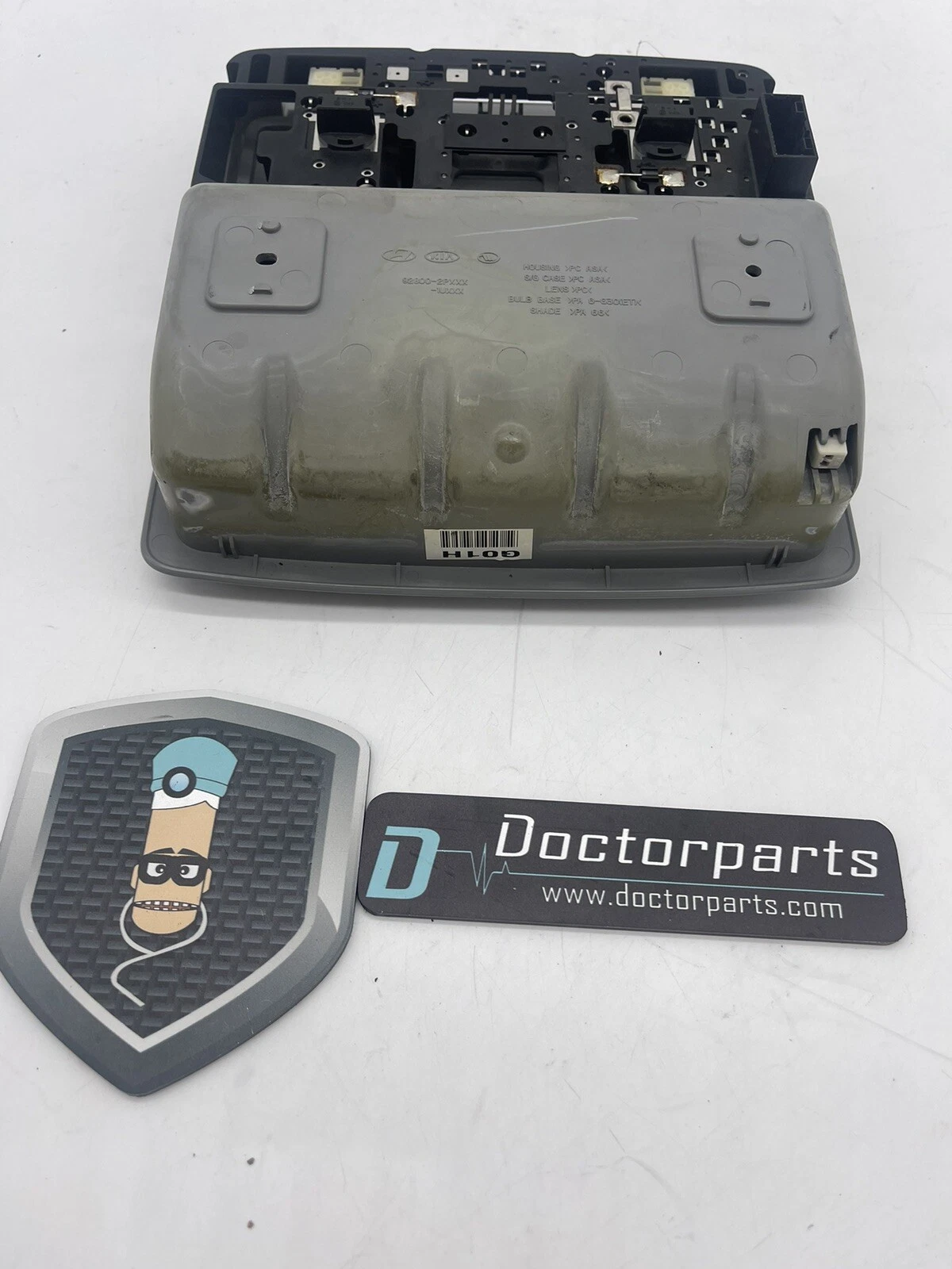 11 - 13 Kia Sorento Overhead Console With Map Lights & Sunroof Switch Gray Used - Image 4