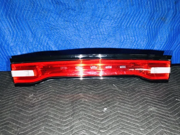 11-14 Dodge Charger REAR CENTER DECKLID TAILLIGHT BACK UP LAMP OEM