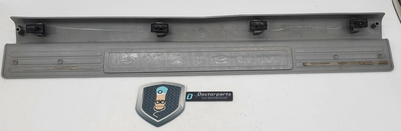 05 06 07 08 09 FORD MUSTANG CONVERTIBLE SCUFF PLATE FRONT LEFT DRIVER DOOR OEM - Image 2