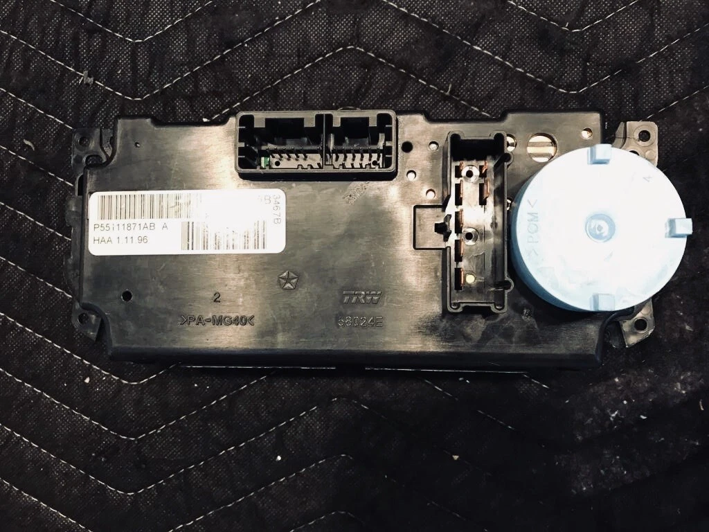 2008-2010 Dodge Charger Magnum 300 Ac Heater Climate Control Unit P55111871AB - Image 2