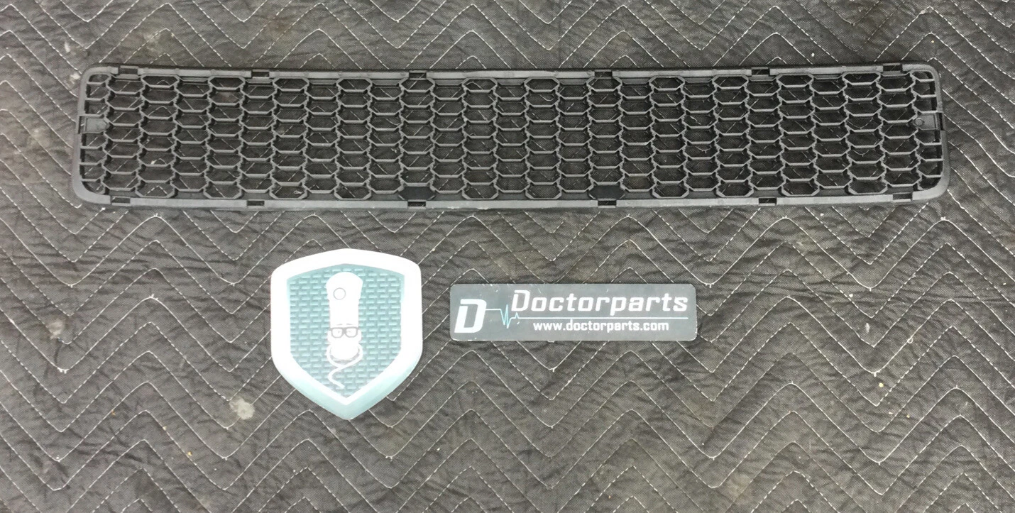 2005-2008 TOYOTA SCION LOWER RADIATOR GRILLE CENTER USED OEM LOCAL PICKUP - Image 3