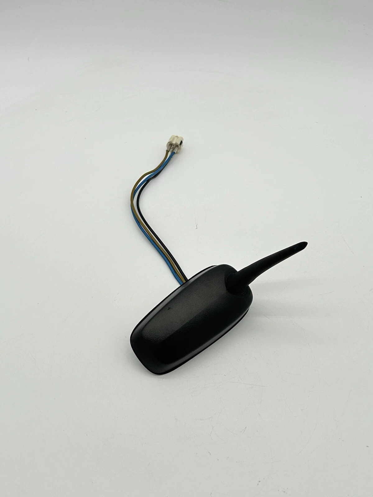 06-10 Saturn Sky Trunk Rear Antenna Shark Fin With Harness Cable OEM - Image 4