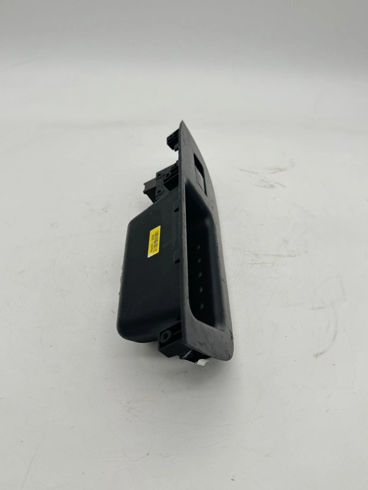 09-12 KIA SORENTO MK2 PASSENGER SIDE LEFT REAR DOOR WINDOW CONTROL SWITCH PANEL - Image 3