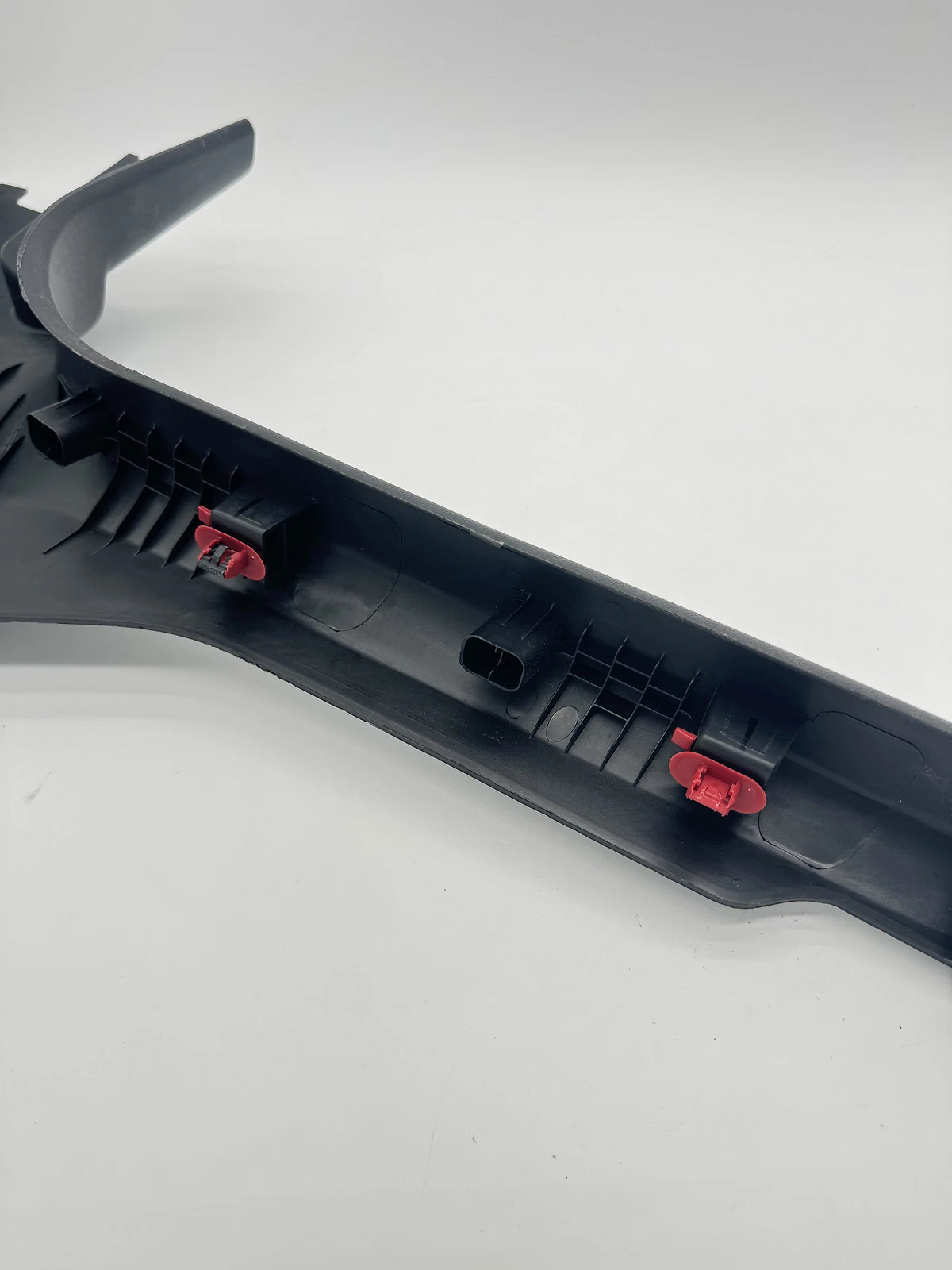 19-22 CHEVROLET SPARK FRONT LEFT DOOR SILL SCUFF PLATE 95395486 - Image 6