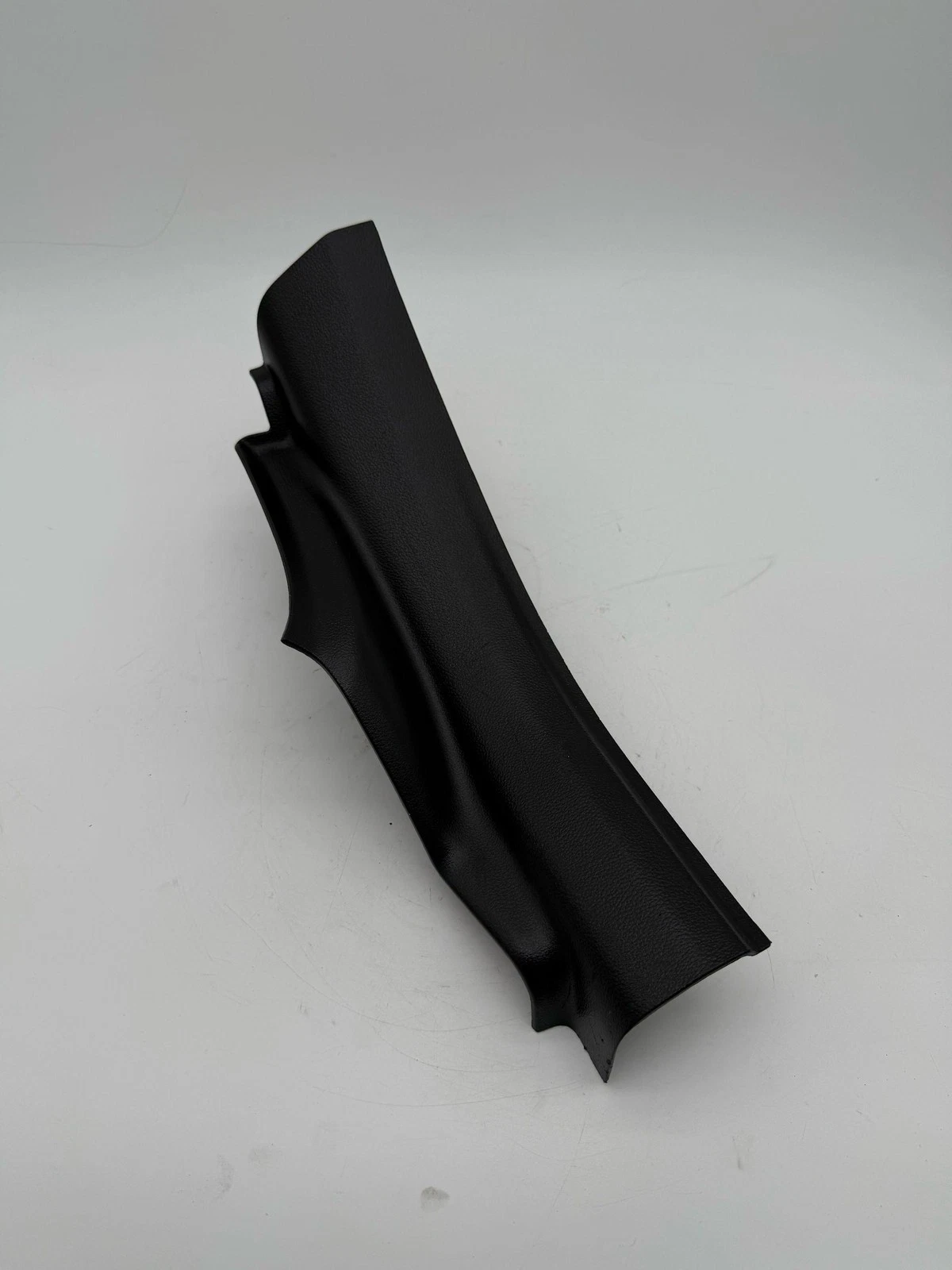 12-20 CHEVROLET SONIC Sill Scuff Plate Left Rear Door Floor Trim OEM 95932889 - Image 3