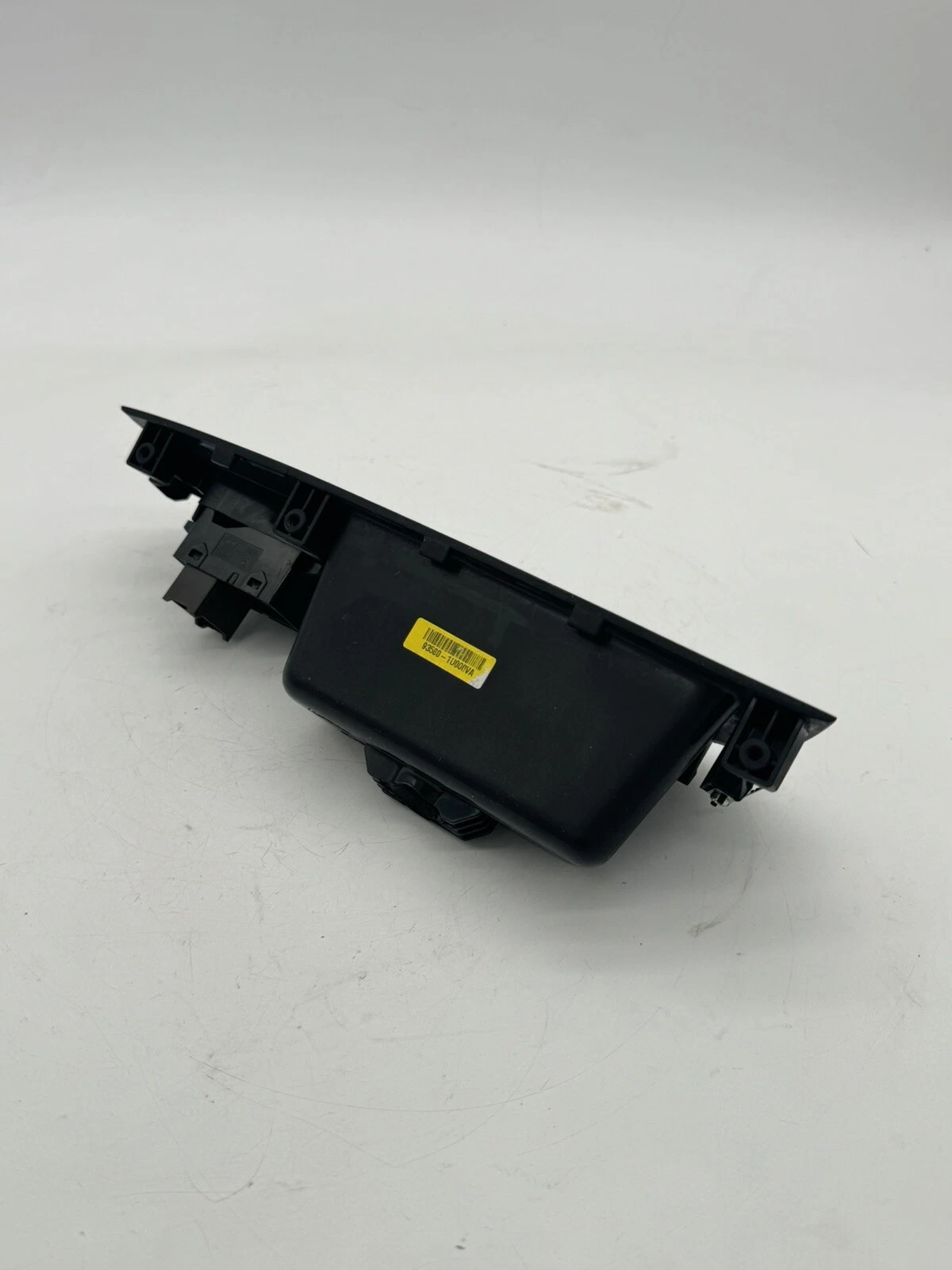 09-12 KIA SORENTO MK2 PASSENGER SIDE LEFT REAR DOOR WINDOW CONTROL SWITCH PANEL - Image 4