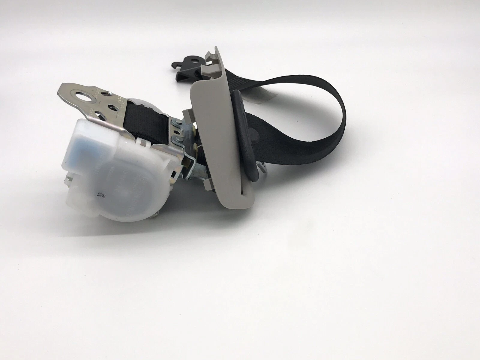 08-13 INFINITI G37 OEM REAR RIGHT SEATBELT SEAT RETRACTOR - Image 3