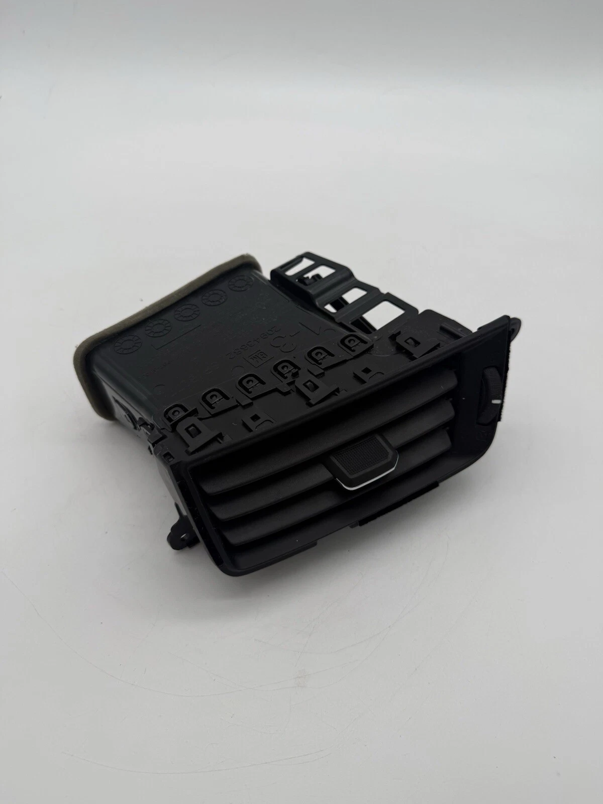 2014-2018 CHEVROLET SILVERADO GMC SIERRA RIGHT DASH AIR VENT 20943682 OEM - Image 2