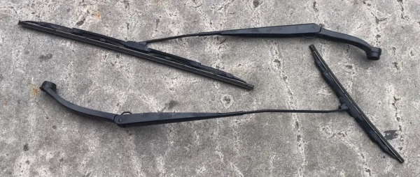 2016-2020 CHEVY SPARK FRONT LEFT AND RIGHT WINDSHIELD WIPER ARM OEM USED