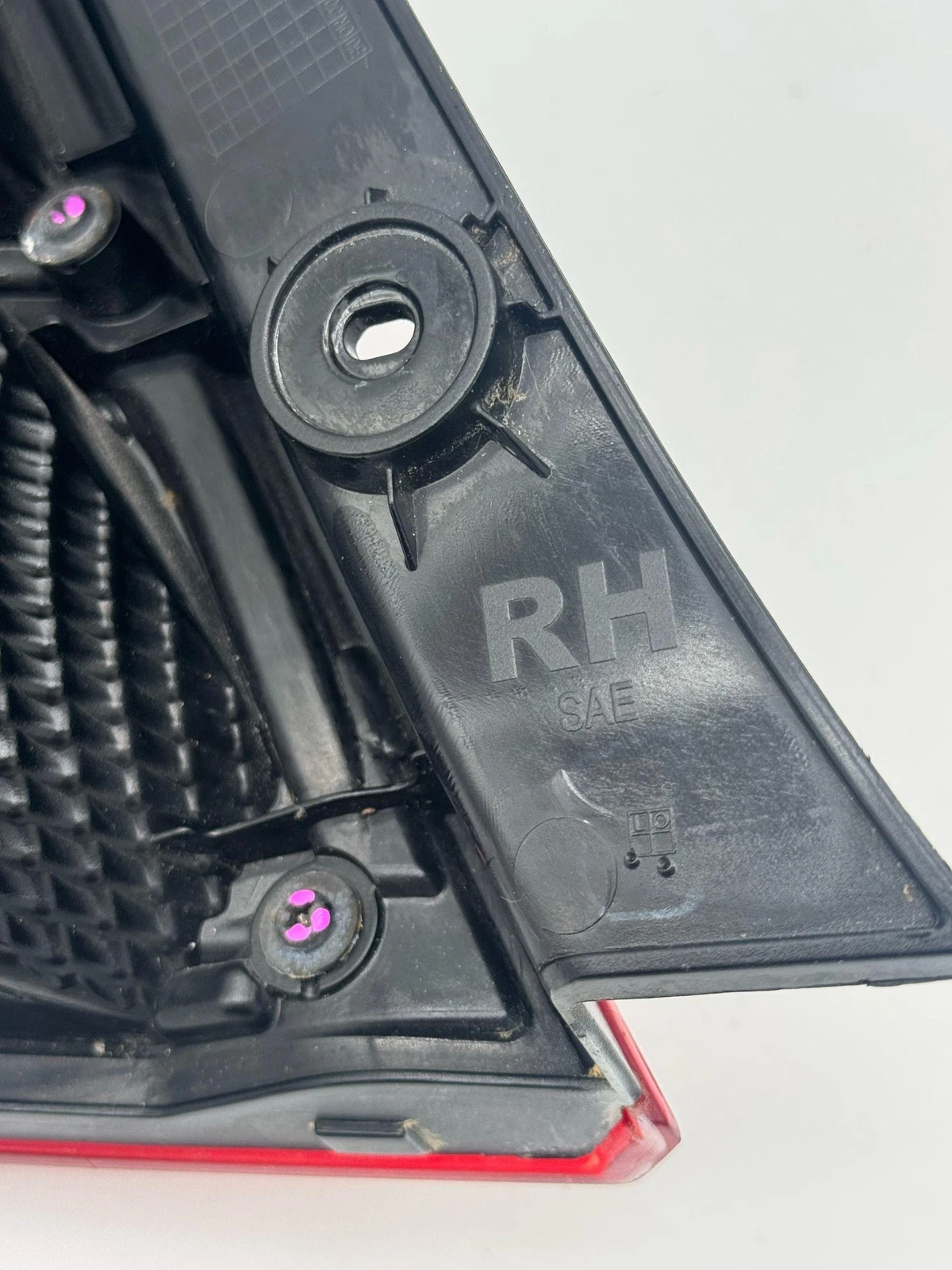 RH 2017-2019 CHEVROLET SONIC RIGHT SIDE TAIL LIGHT SEDAN 94541490 OEM - Image 12