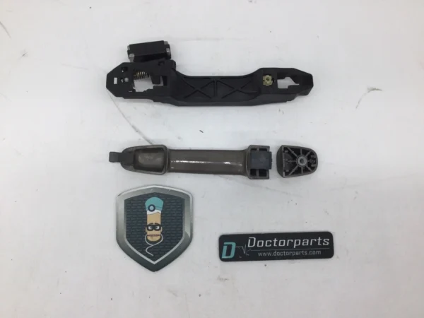 2010-2013 SCION XB DOOR HANDLE PASSENGER RIGHT REAR USED OEM