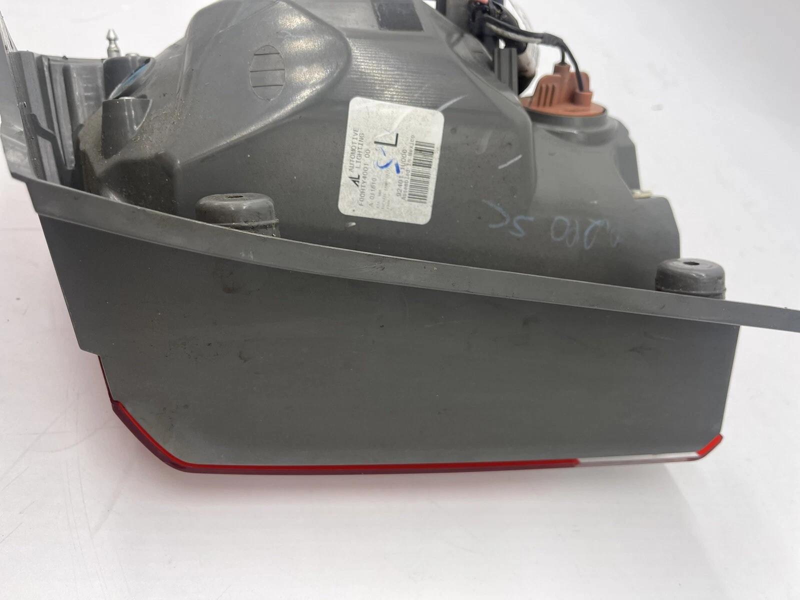 OEM 2011 - 2013 Kia Sorento Outer Left Halogen Tail Lamp 92401-1U000 Used - Image 4