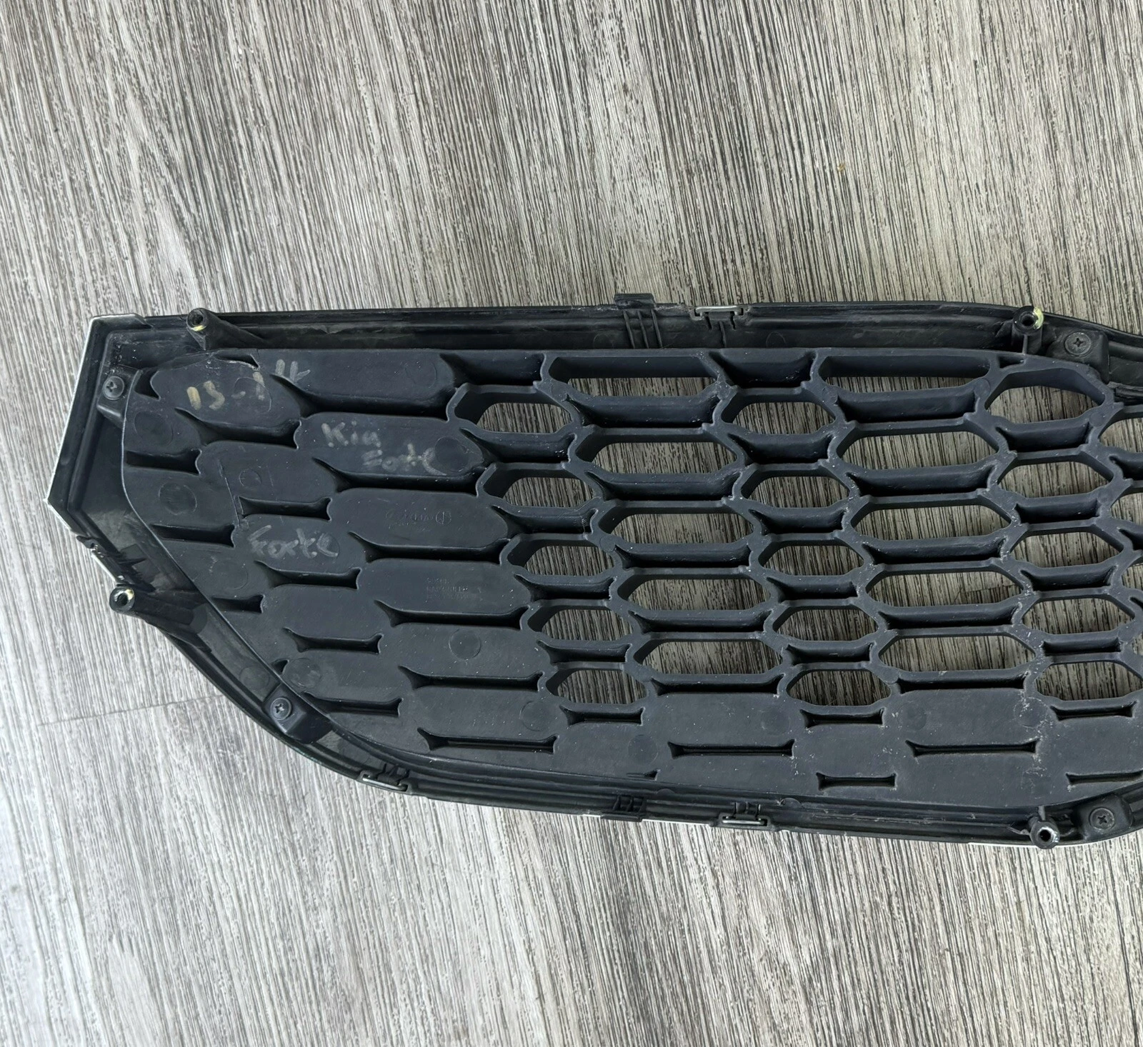 2014-2016 KIA Forte Radiator Front Grille Assembly (86351-A7500) OEM - Image 11