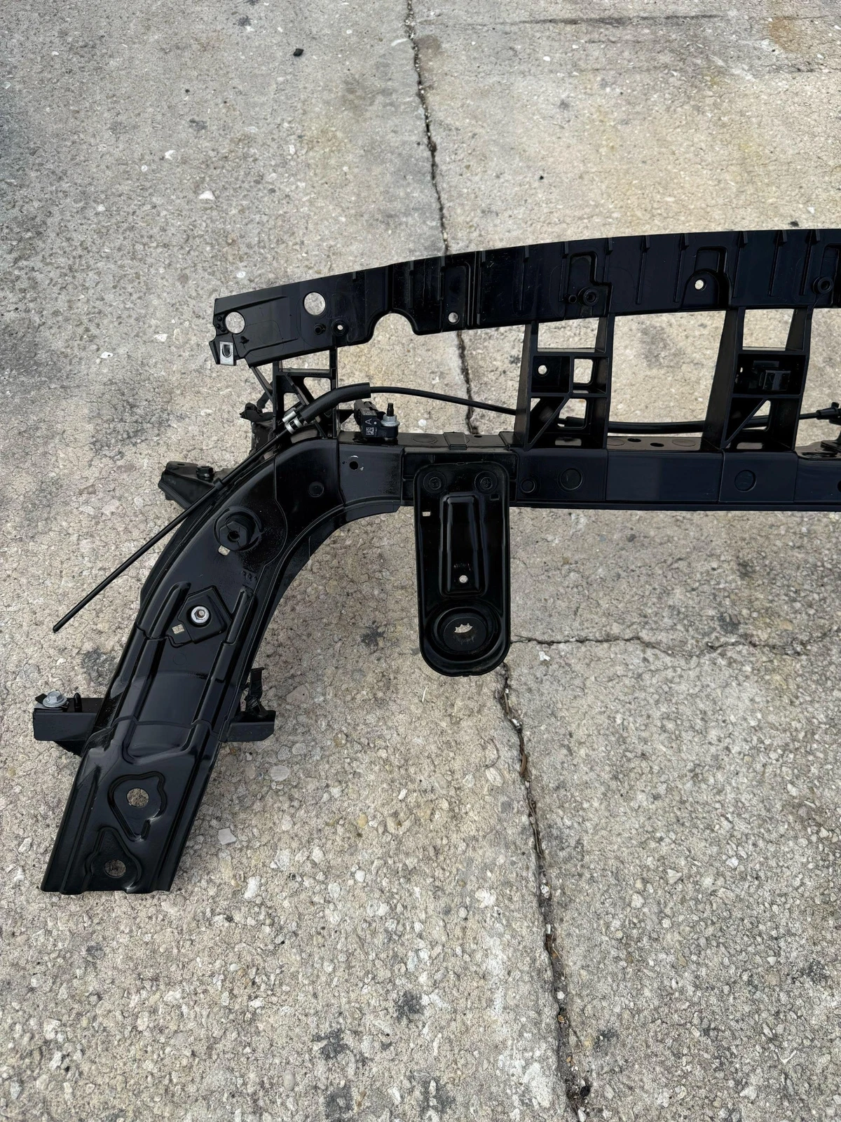 2018 - 2023 FORD MUSTANG FRONT RADIATOR UPPER TIE BAR REINFORCEMENT BRACKET OEM - Image 4