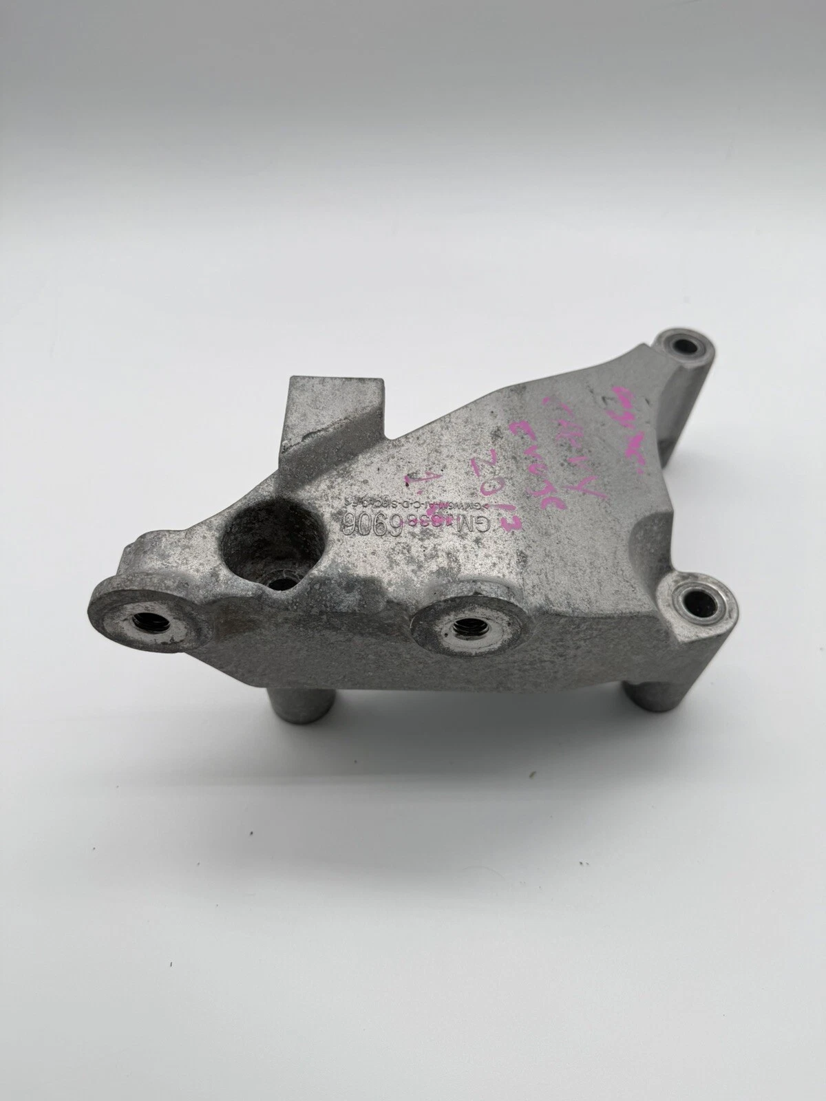 For Chevy Cruze 16-19 Genuine GM Parts Passenger Side Engine Mount Bracket - Image 5