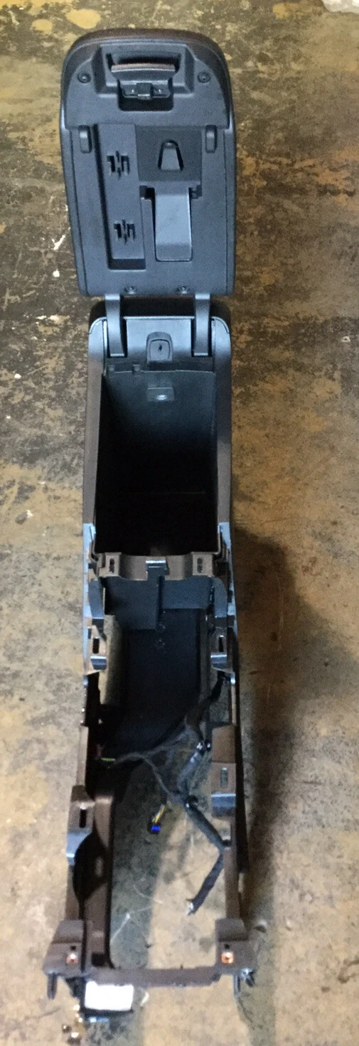 2018 - 2019 CHEVROLET EQUINOX CENTER CONSOLE FRAME HOUSING BRACKET USED OEM - Image 4