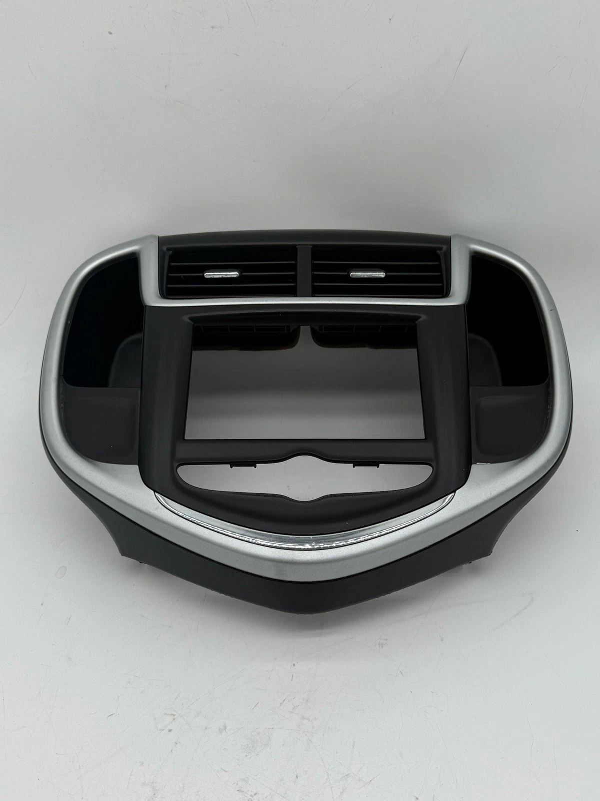 2017-2020 CHEVROLET SONIC RADIO BEZEL WITH VENTS 42526597 - Image 6