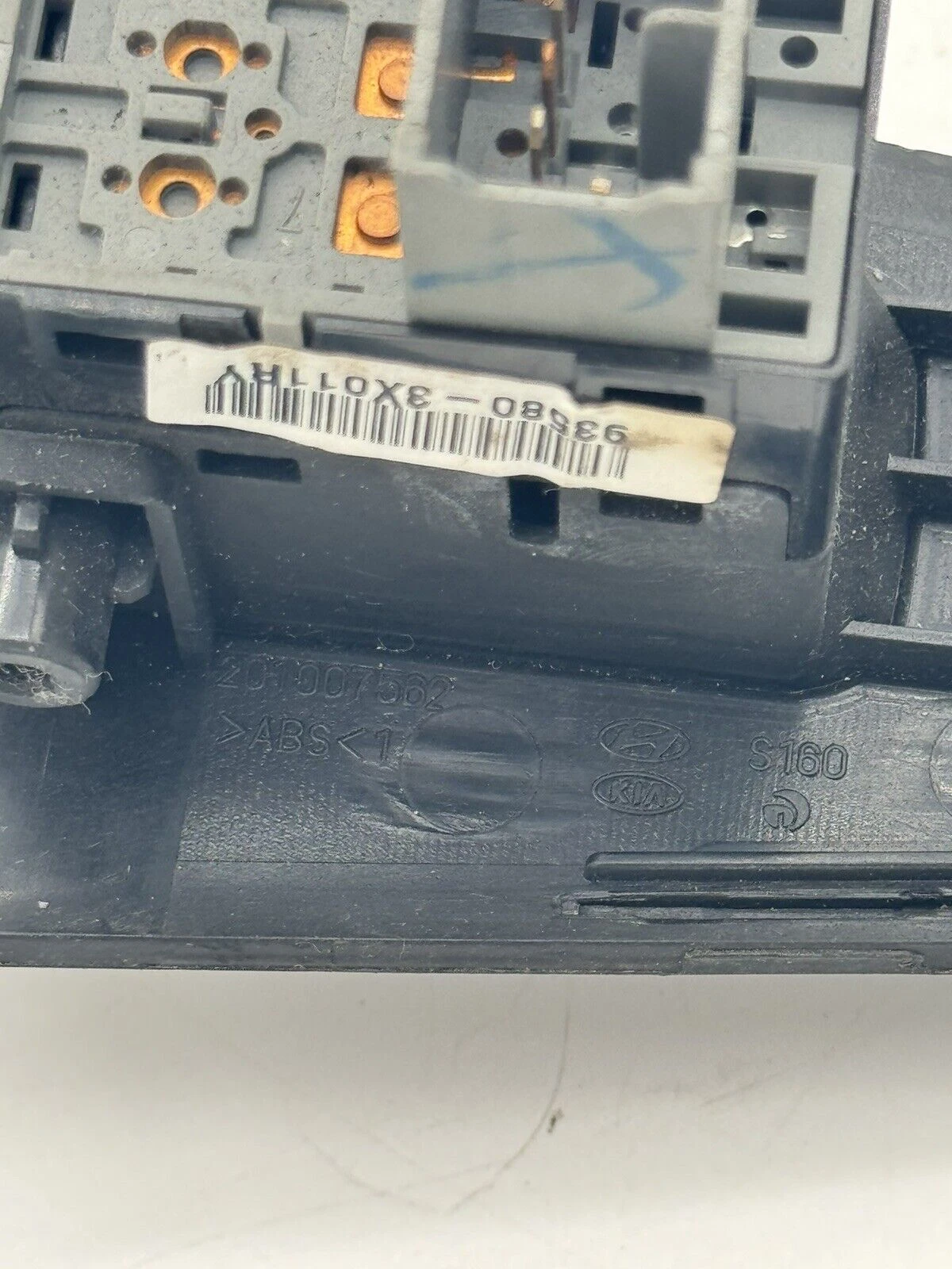 2011-2013 Hyundai Elantra Sedan Rear Left Window Switch Bezel Trim 201007562 OEM - Image 10