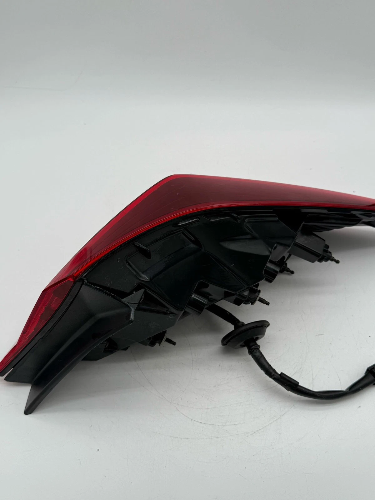 2019- 2020 HYUNDAI ELANTRA LH DRIVER REAR HALOGEN TAIL LIGHT OEM 92401-F3500 - Image 2
