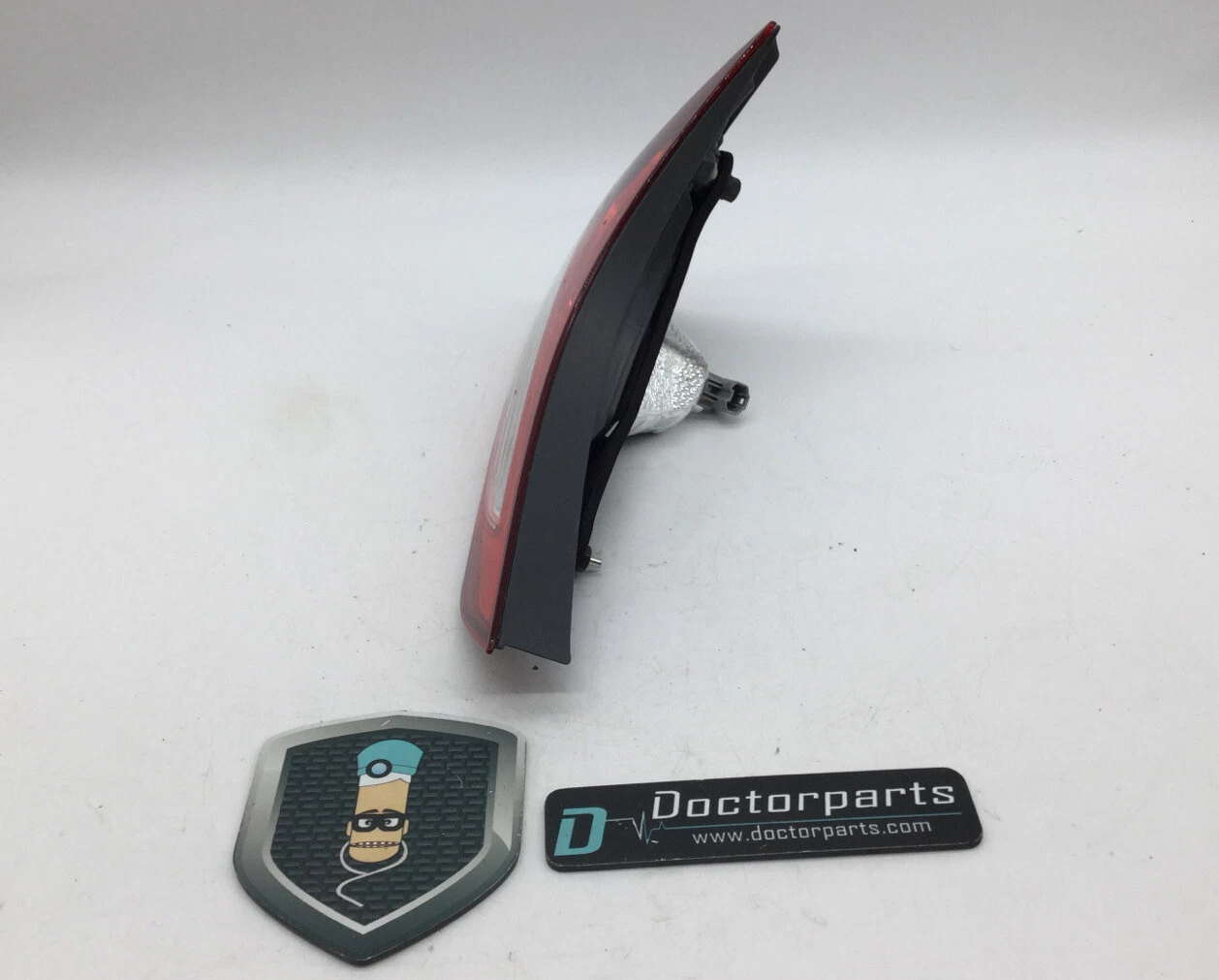 2016-2018 TOYOTA COROLLA PASSENGER INNER TRUNK TAILLIGHT RIGHT RH USED OEM - Image 2