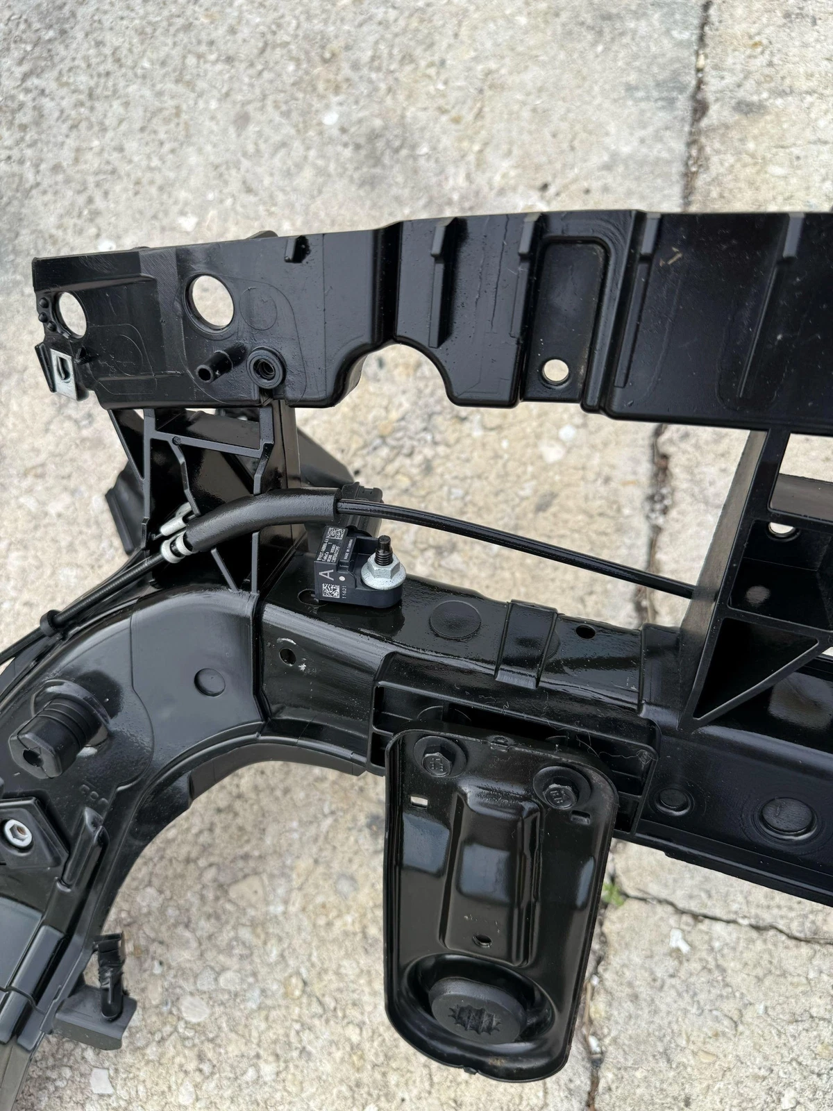 2018 - 2023 FORD MUSTANG FRONT RADIATOR UPPER TIE BAR REINFORCEMENT BRACKET OEM - Image 7