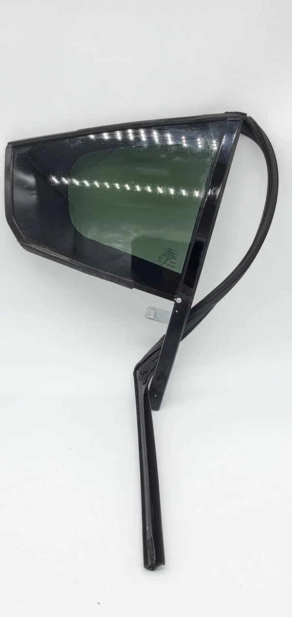 Ford Taurus rear quarter glass 2013-2018
