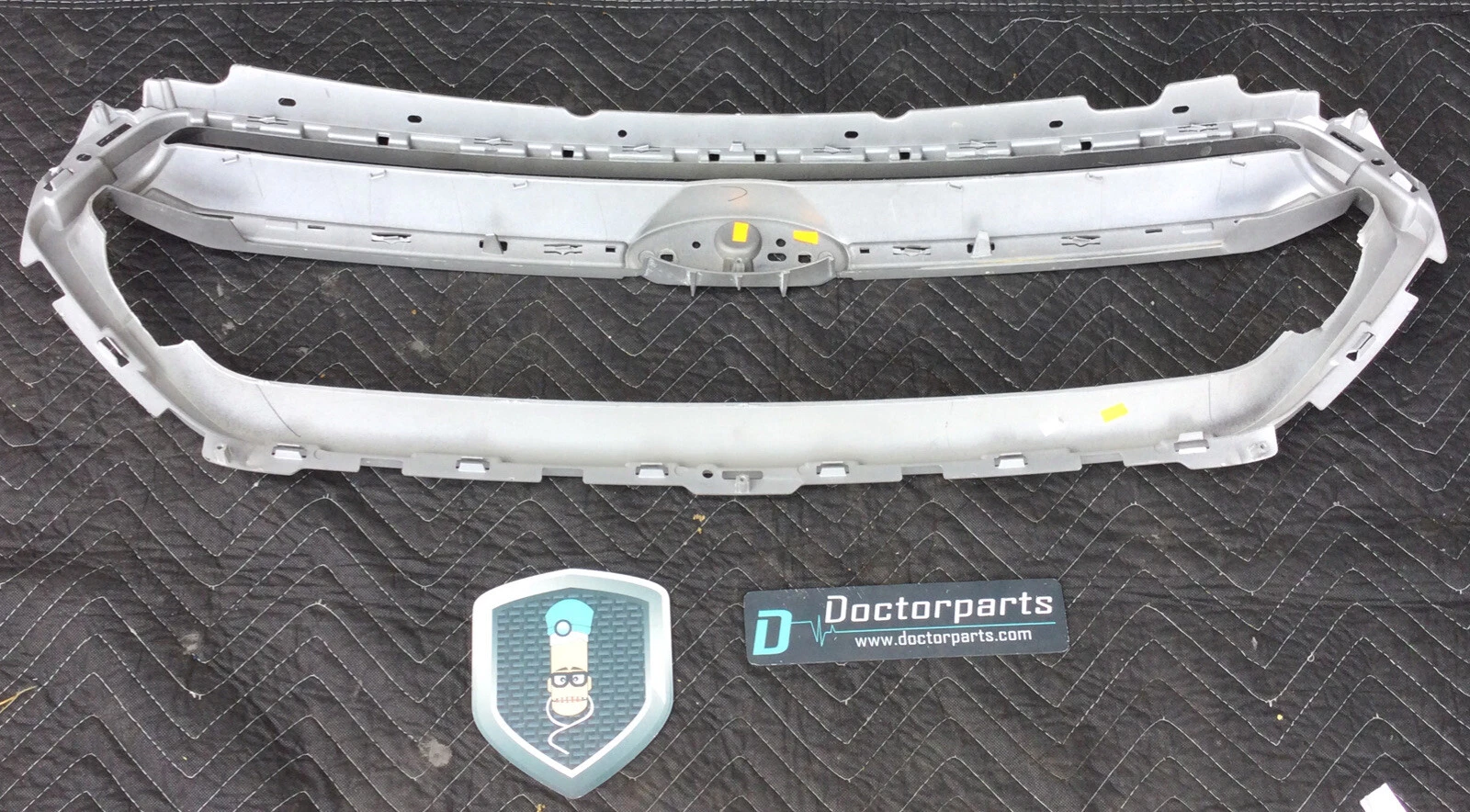 2017-2019 FORD ESCAPE FRONT BUMPER GRILLE NO EMBLEM OEM USED LOCAL PICKUP - Image 6