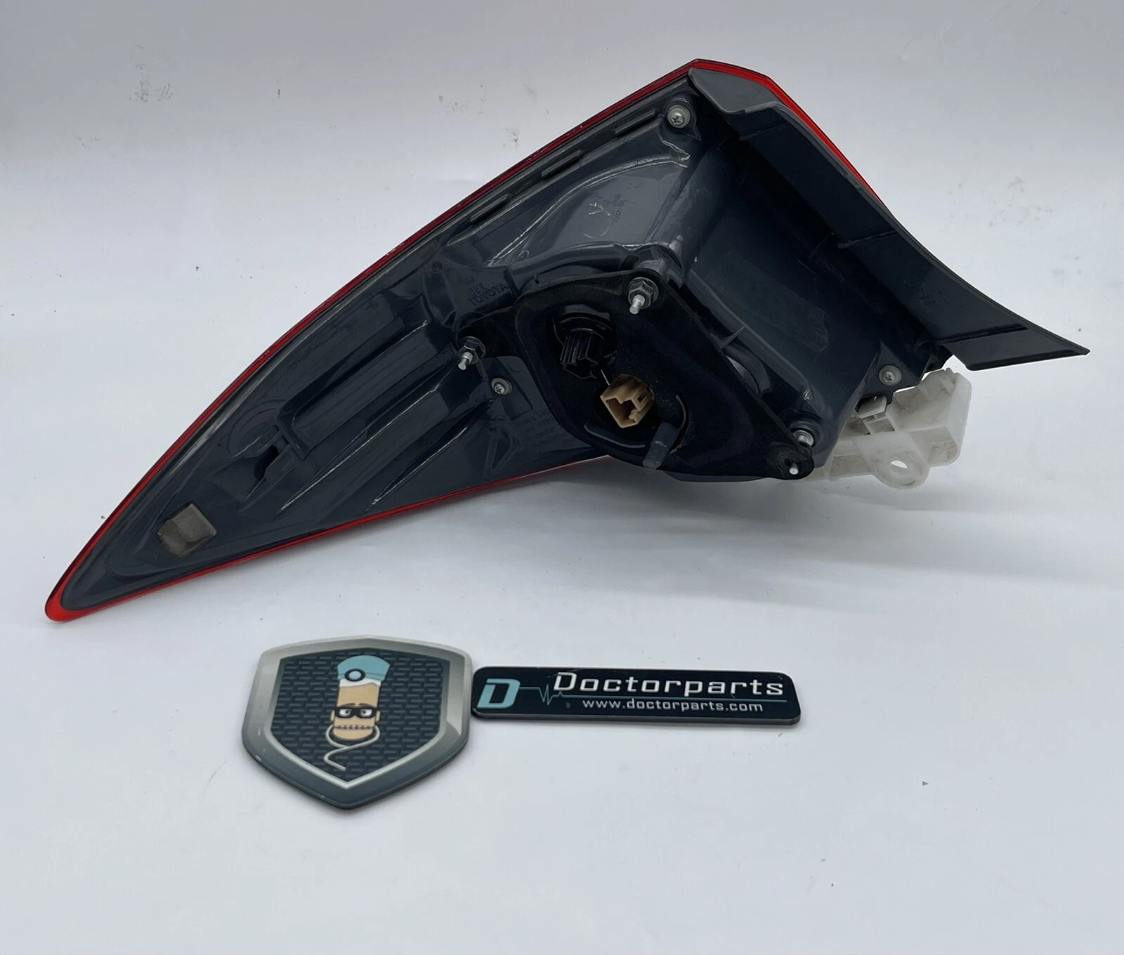 2014-2016 TOYOTA COROLLA OEM RIGHT OUTER PASSENGER SIDE TAIL LIGHT ASSEMBLY - Image 5