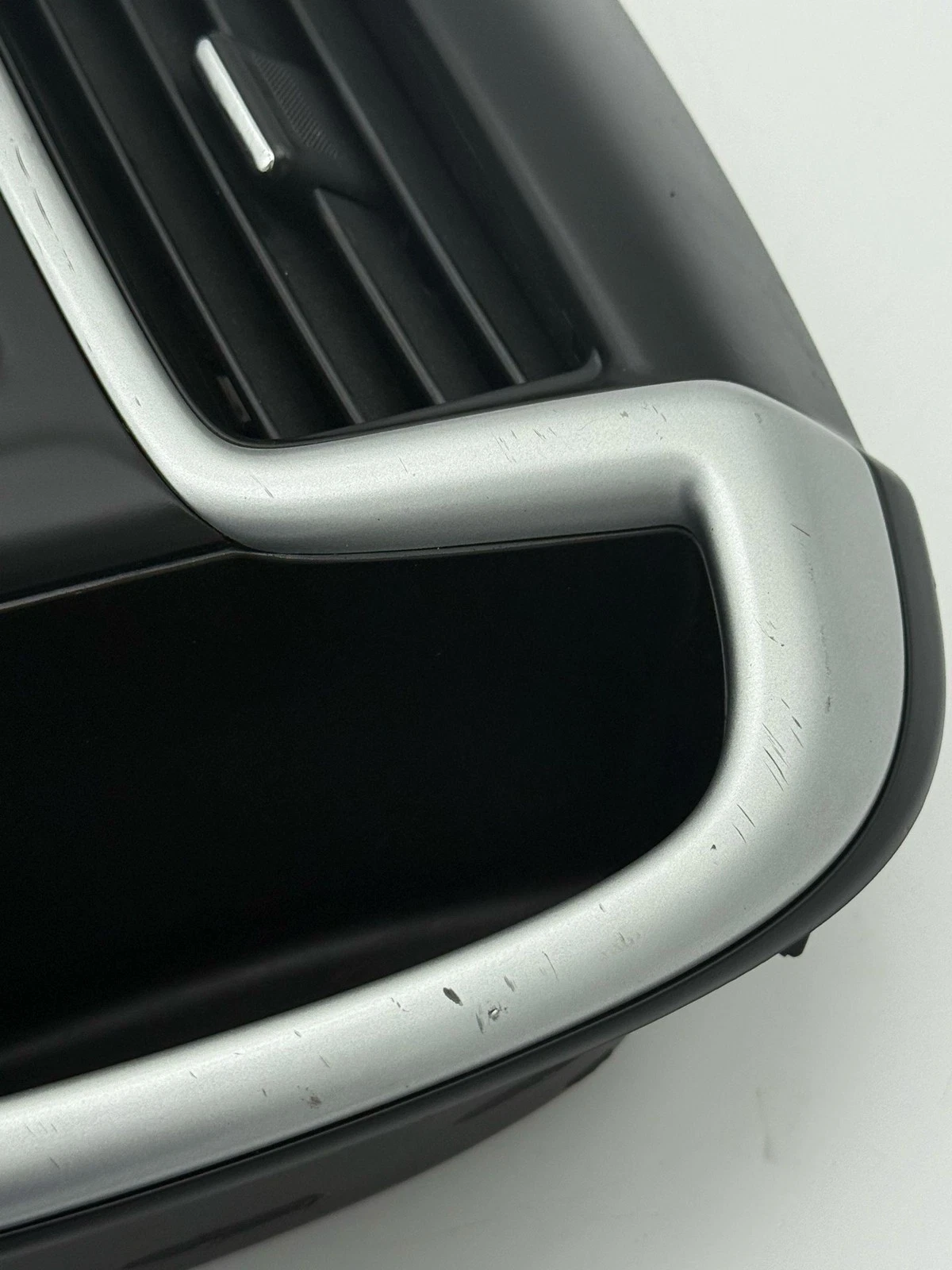 2017-2020 CHEVROLET SONIC RADIO BEZEL WITH VENTS 42526597 - Image 7