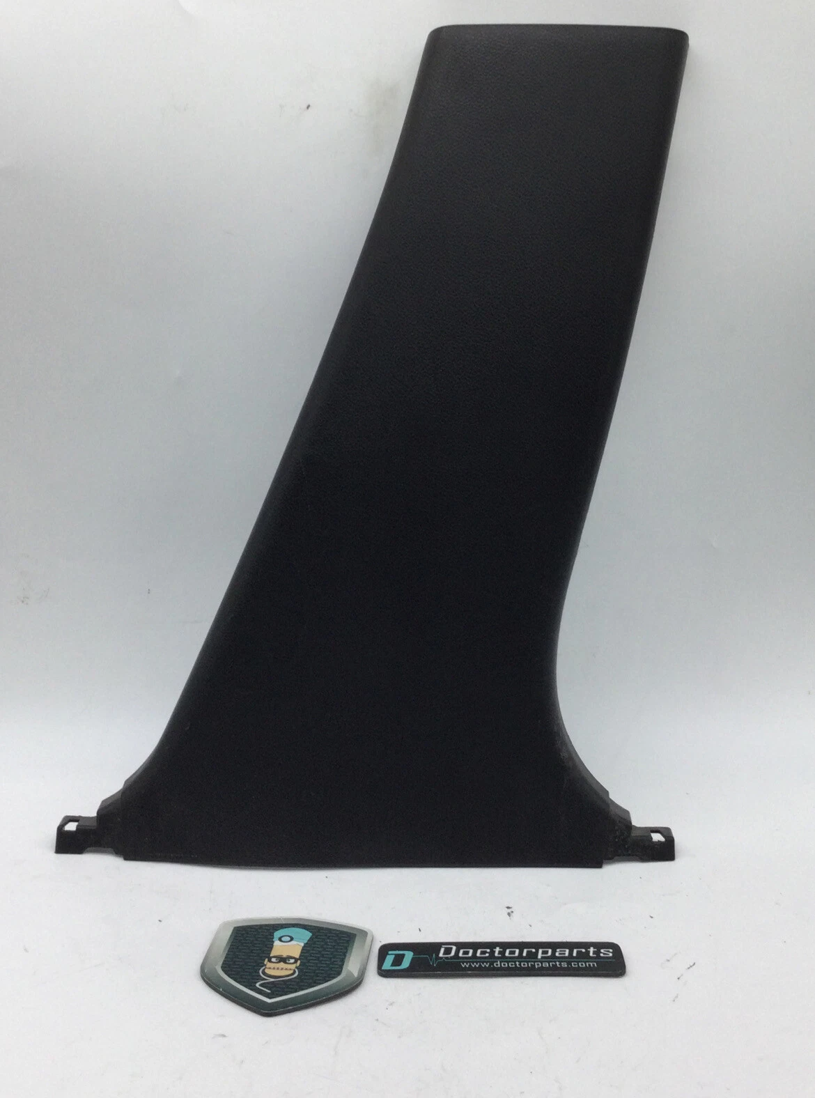 2013-2019 NISSAN VERSA LOWER CENTER PILLAR TRIM RH HAND 76915-9KA0A OEM USED