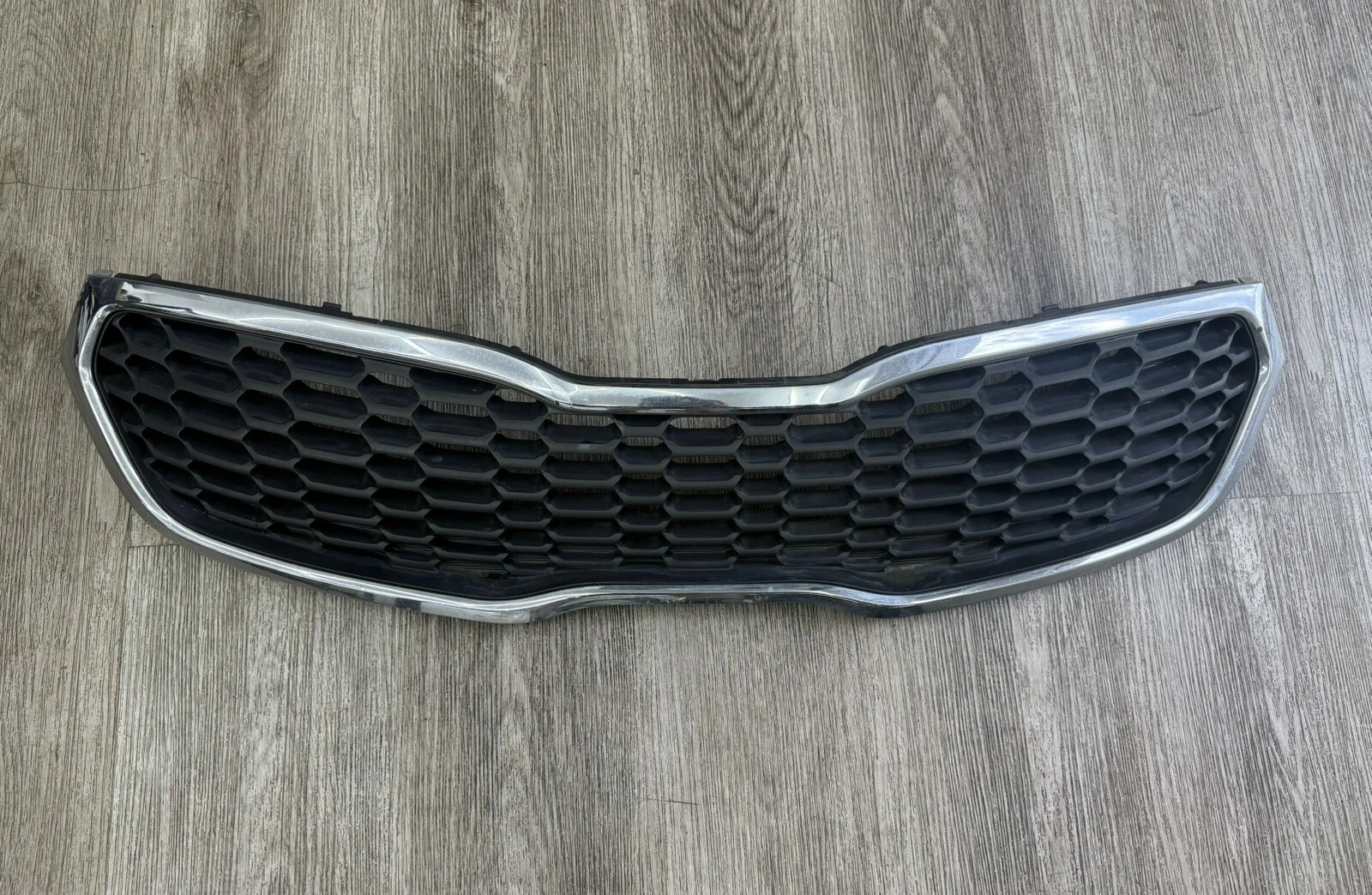 2014-2016 KIA Forte Radiator Front Grille Assembly (86351-A7500) OEM - Image 2