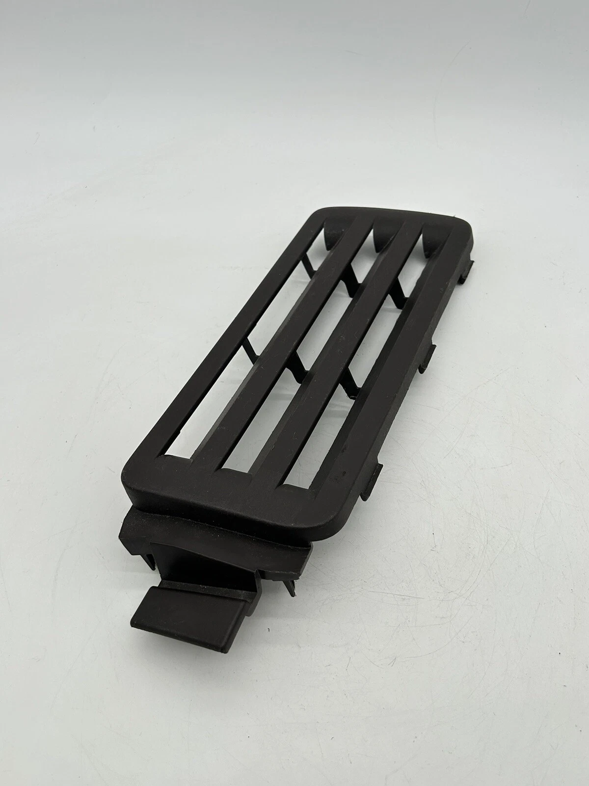 2008 BUICK ENCLAVE REAR LEFT DRIVER SIDE PRESSURE RELIEF AIR GRILLE COVER TRIM + - Image 2