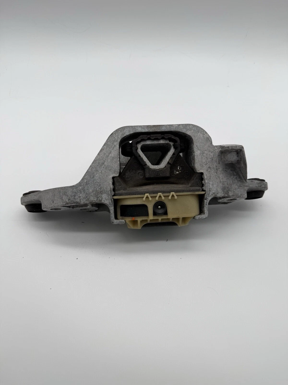 2016-2019 CHEVROLET CRUZE ENGINE MOTOR RIGHT PASSENGER SIDE BRACKET MOUNT OEM - Image 8