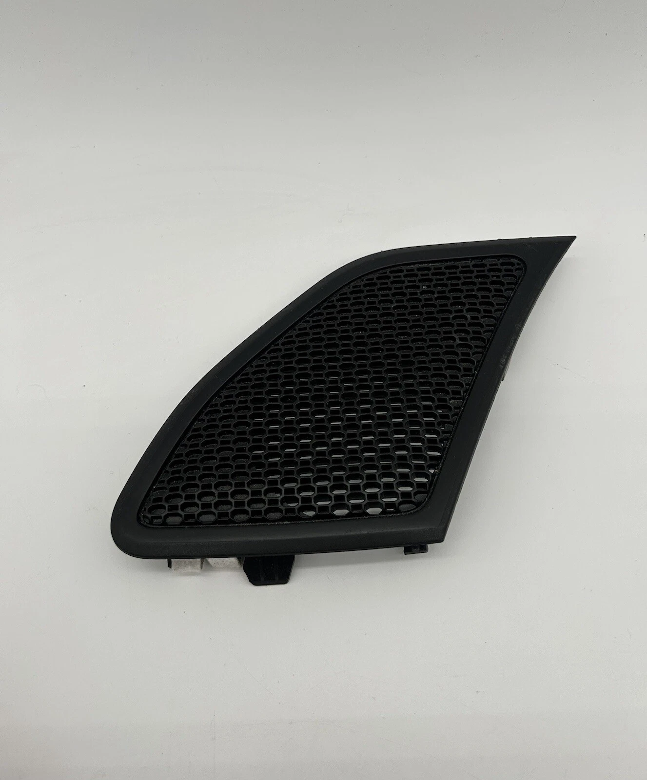 2019-23 DODGE RAM 1500 FRONT LEFT DRIVER SIDE DASH AUDIO SPEAKER COVER GRILL OEM - Image 2
