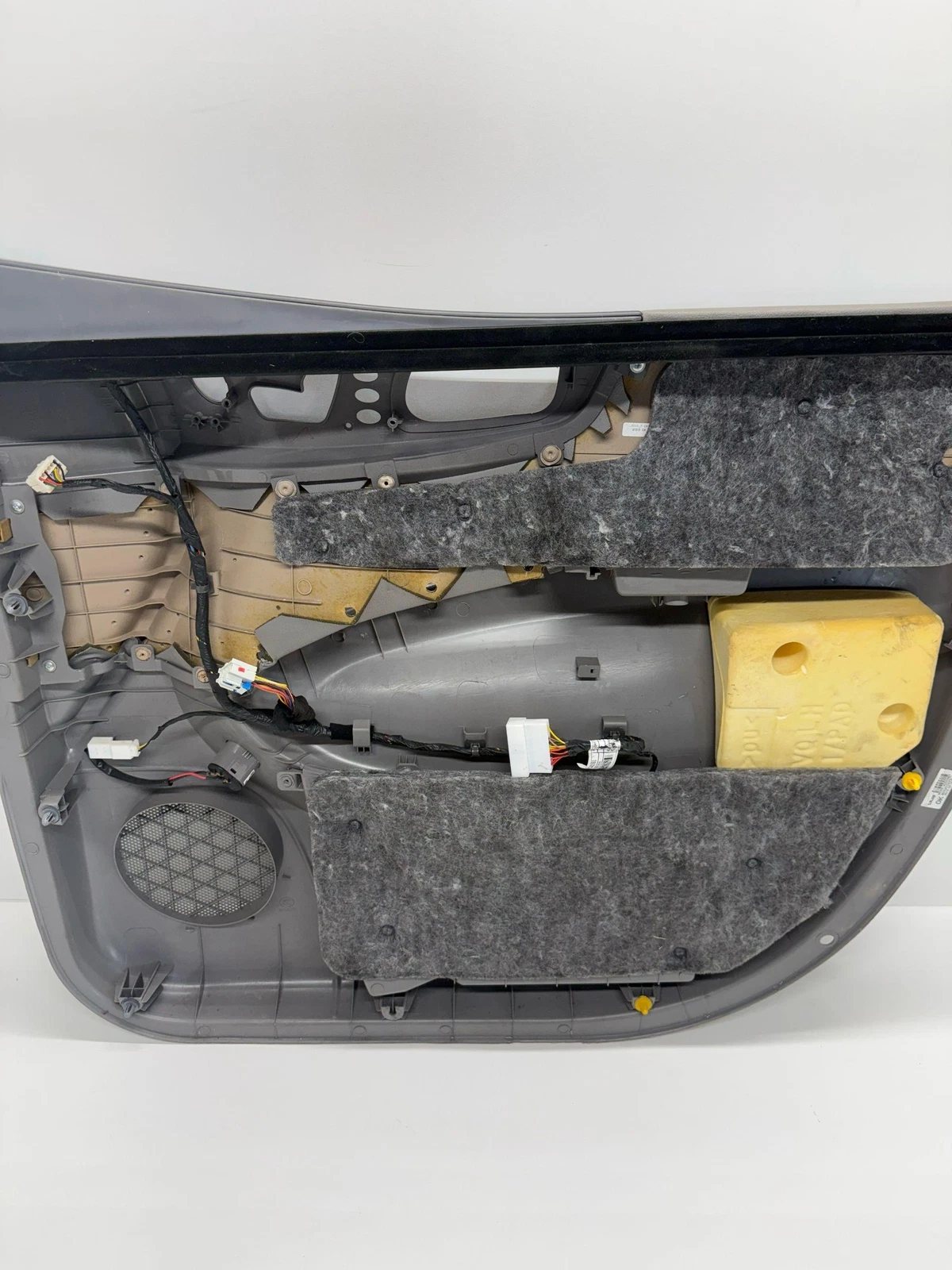 2011 - 2012 KIA SEDONA Front Door Trim Panel Left Driver Side LH oem - Image 9