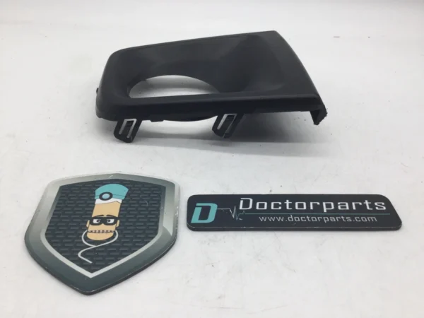 2016-2020 TACOMA TOYOTA RIGHT FOG LIGHT LAMP BEZEL FRONT USED OEM