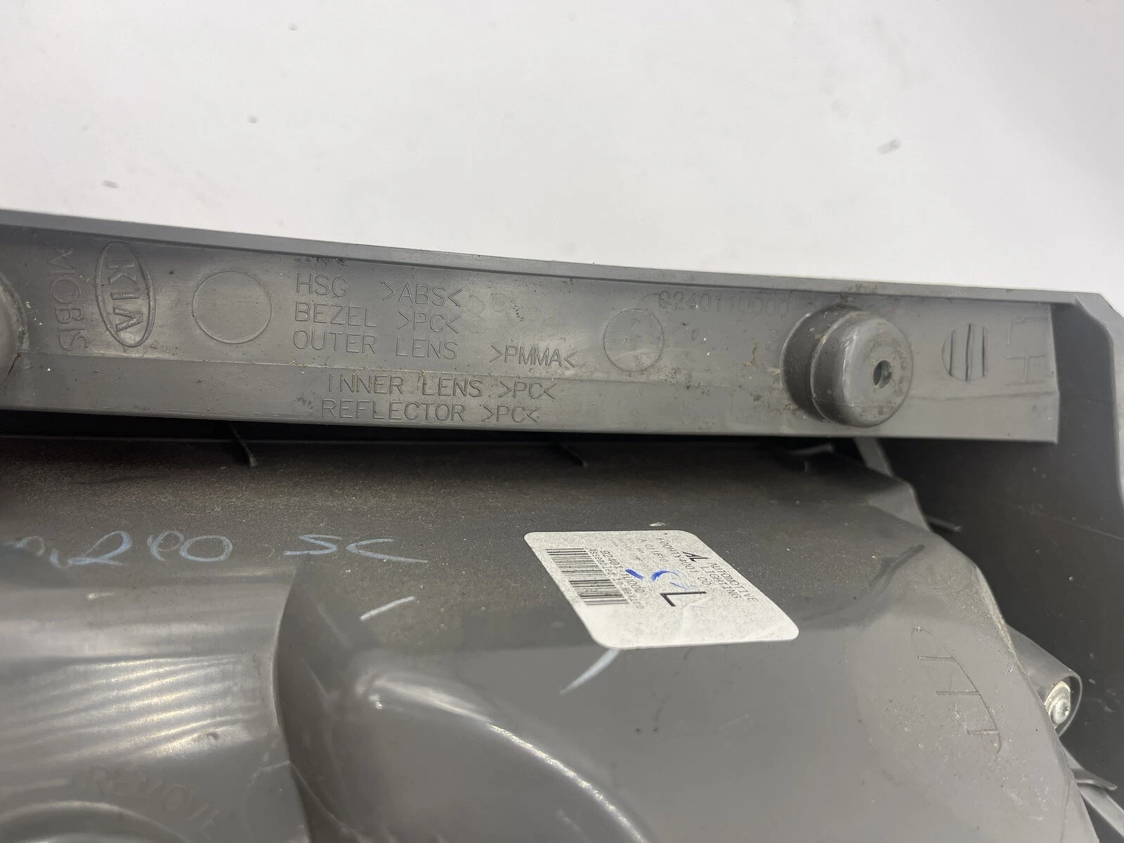 OEM 2011 - 2013 Kia Sorento Outer Left Halogen Tail Lamp 92401-1U000 Used - Image 8
