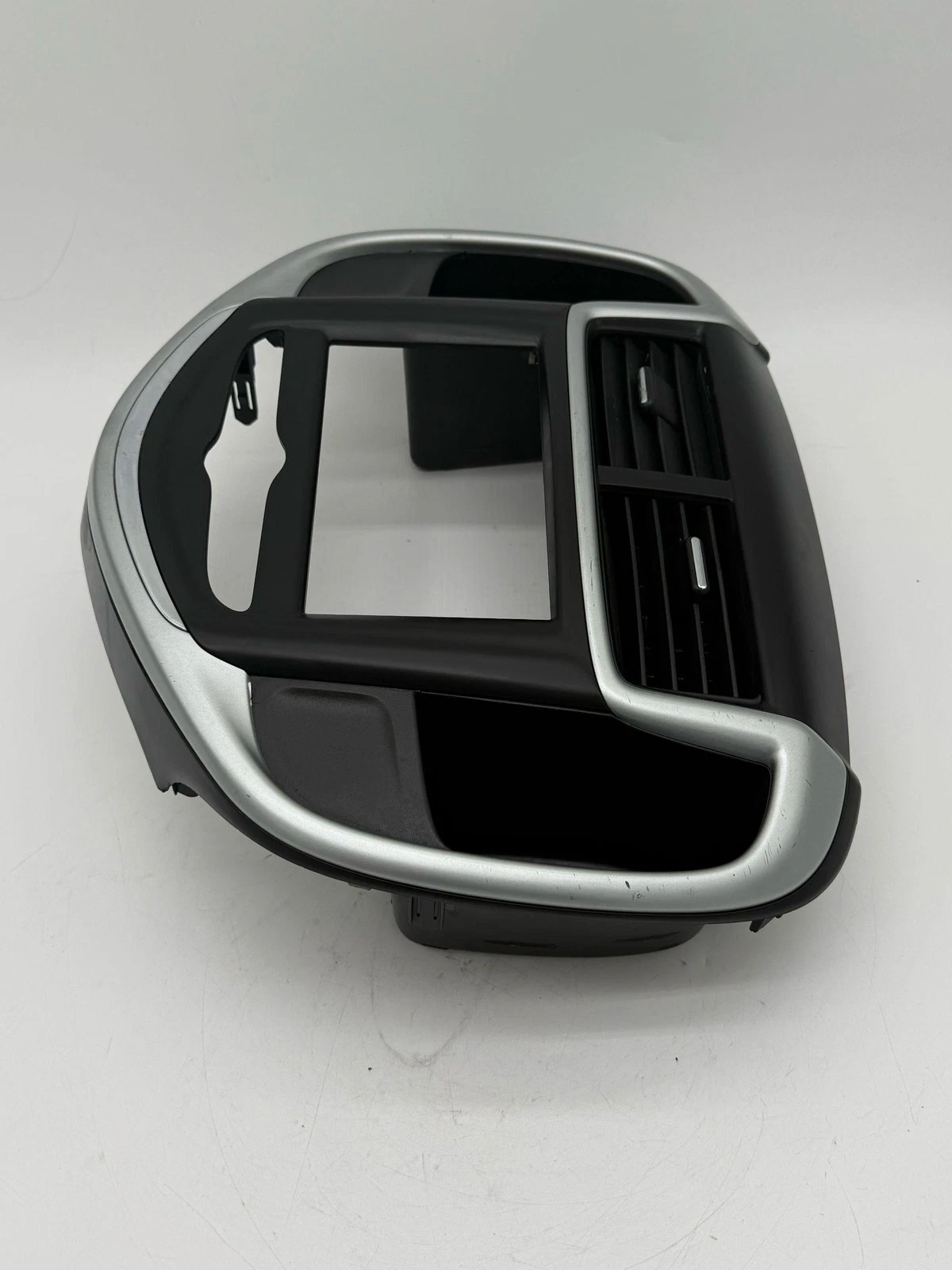 2017-2020 CHEVROLET SONIC RADIO BEZEL WITH VENTS 42526597 - Image 5