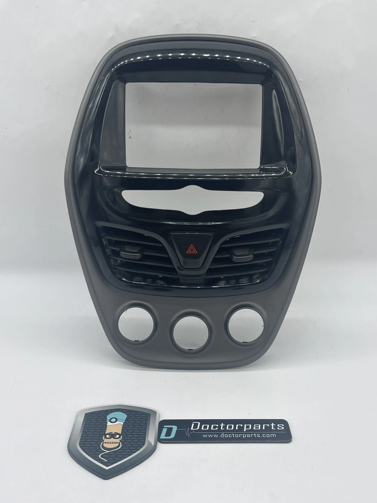 2016-2019, CHEVY SPARK RADIO BEZEL WITH VENTS AND HAZARD SWITCH OEM🔷