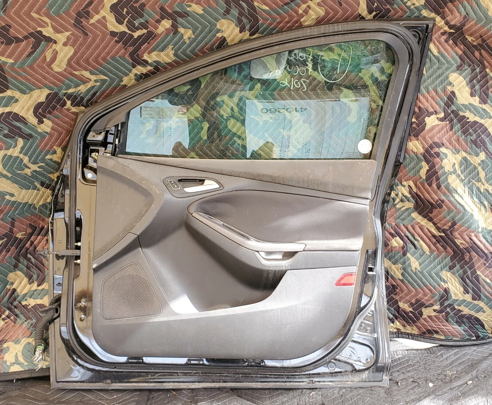 2015-2018 FORD FOCUS FRONT RIGHT PASSENGER DOOR/ PANEL USED OEM 1local pickup) - Image 2