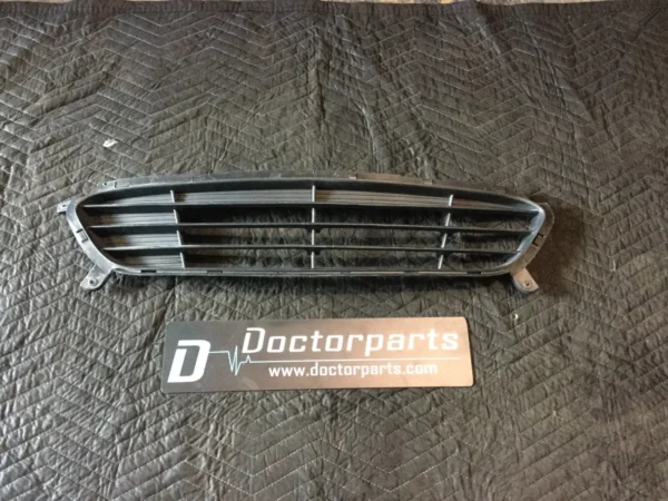 2012-2017 HYUNDAI ACCENT LOWER PUMPER COVER GRILL ASSEMBLY USED OEM