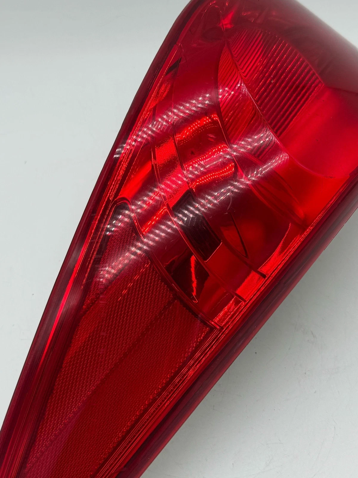 2011-2014 HYUNDAI SONATA RIGHT SIDE PASSENGER RH TAIL LIGHT OEM HY079B00CA - Image 3