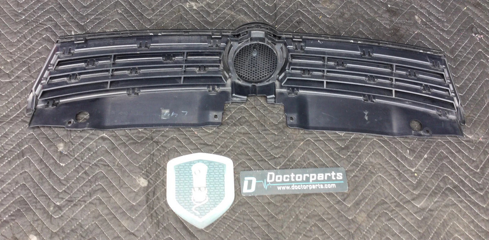 2011-2014 VOLKSWAGEN JETTA FRONT BUMPER RADIATOR GRILLE USED OEM LOCAL PICKUP - Image 4