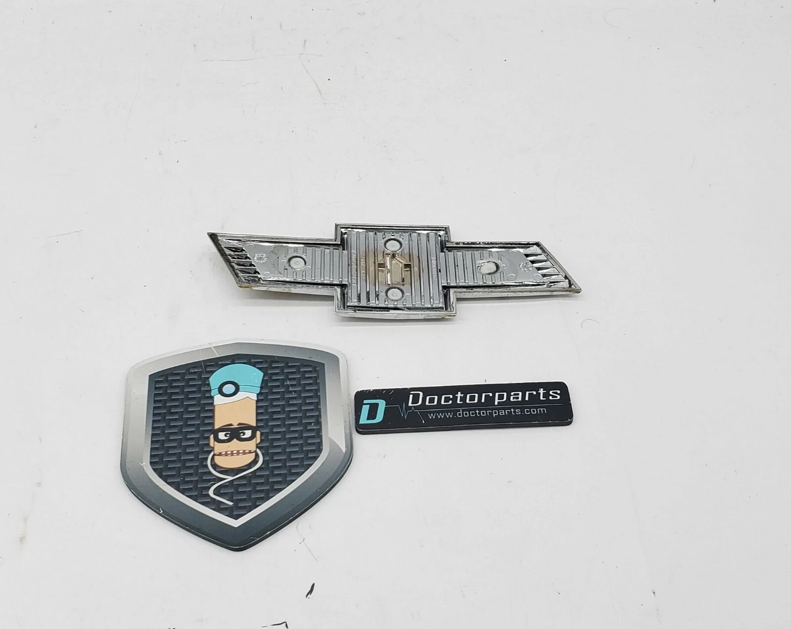OEM 2016 2017 2018 2019 2020 Chevrolet Malibu Rear / Trunk Bowtie Emblem - Image 2