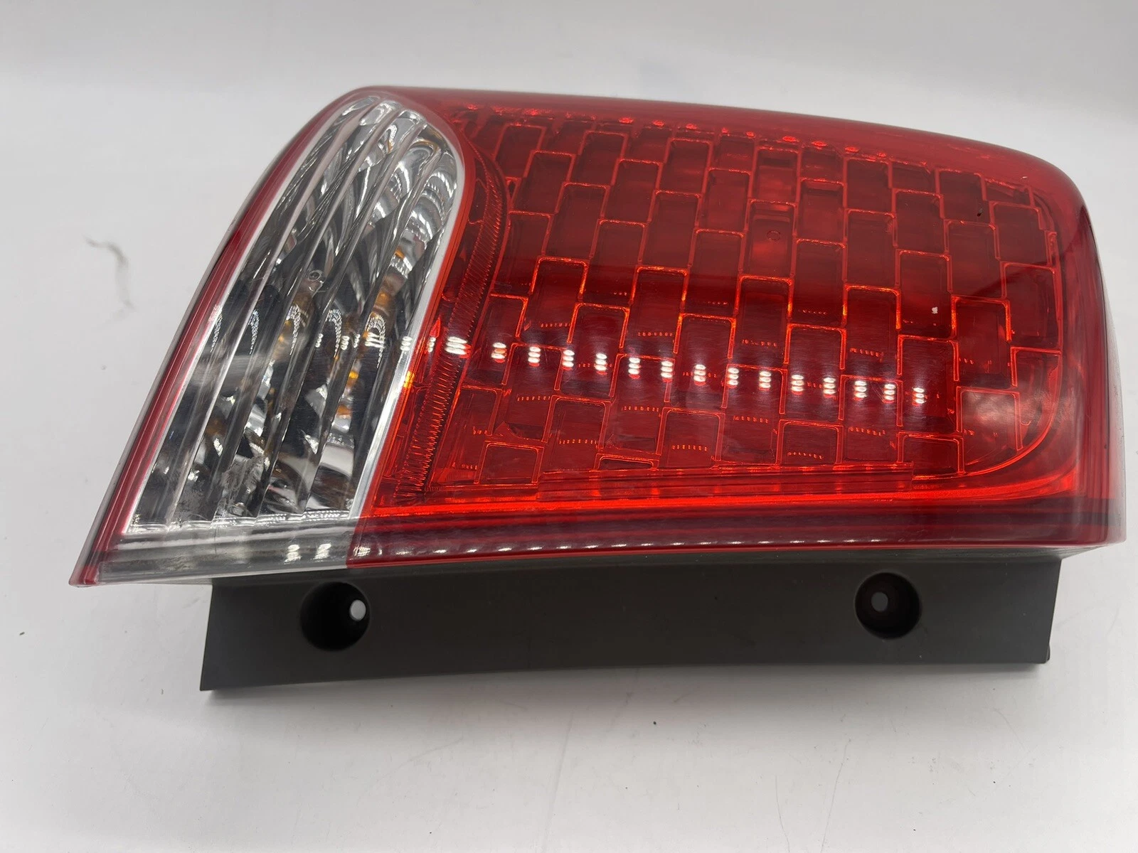 OEM 2011 - 2013 Kia Sorento Outer Left Halogen Tail Lamp 92401-1U000 Used - Image 10