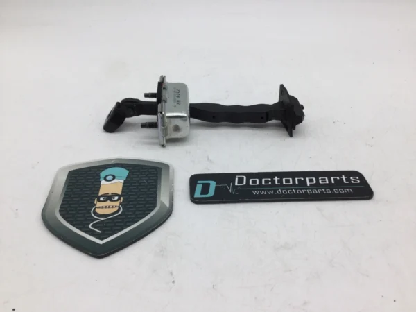 2018-2019 CHEVROLET EQUINOX RIGHT FRONT DOOR CHECK USED OEM