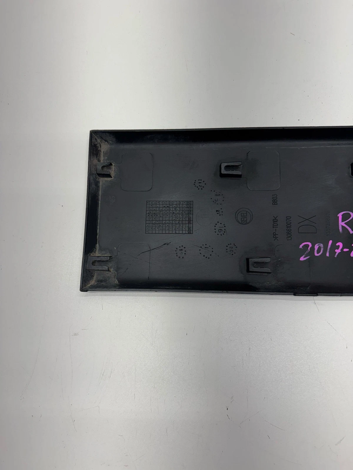 2019-2024 RAM PROMASTER 2500 3500 REAR RIGHT SIDE LOWER MOLDING OEM 1306612070 - Image 5